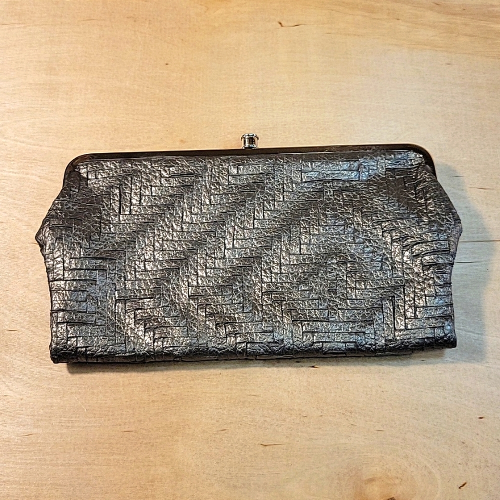 Clutch Wallet Magnetic Closure